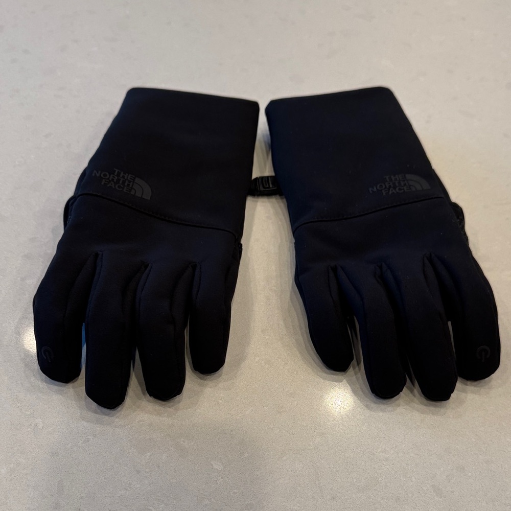 The North Face Women's Black Gloves U/R Powered